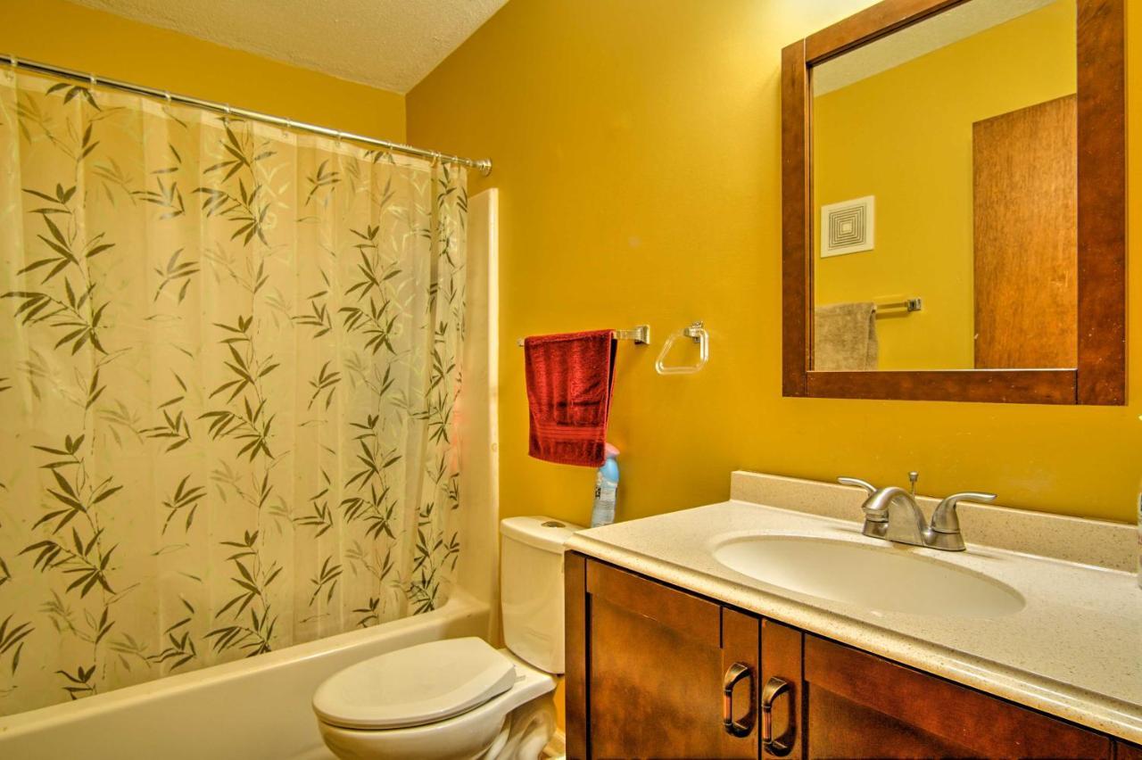 Wooded Twin Lakes Retreat 13 Mi To Lake Michigan! Exterior foto